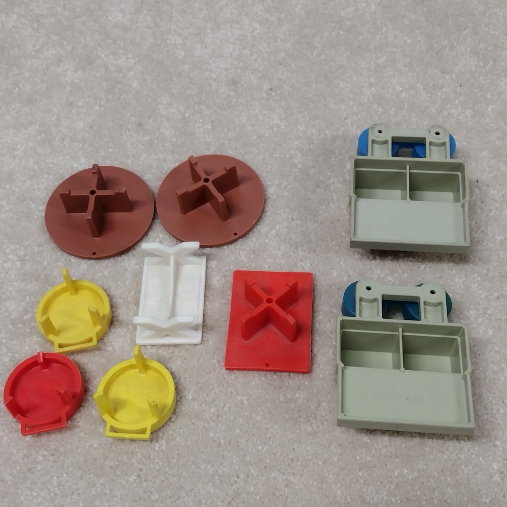 Fisher-Price Colorful Playset with Figures - Picture 2 of 3